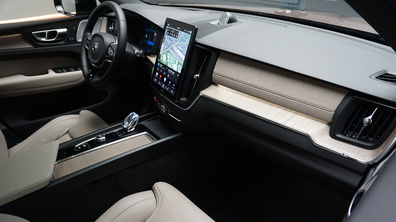 2028 Volvo XC60 T8 interior
