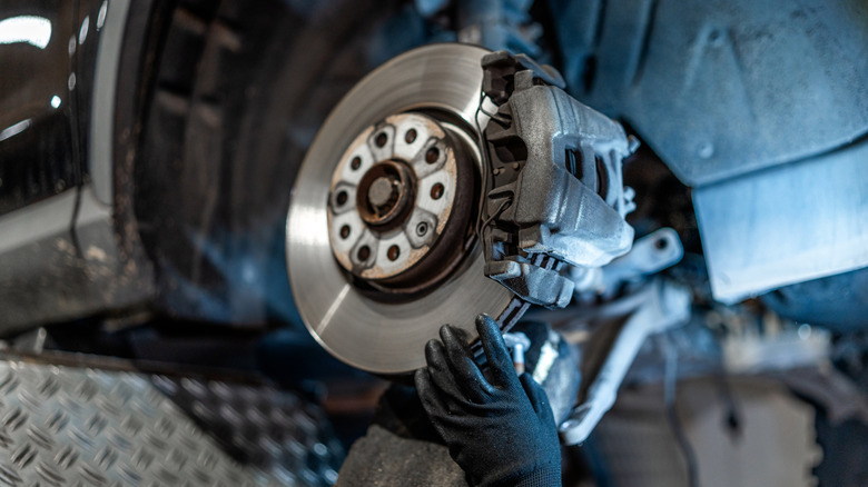 Checking a disc brake for wear