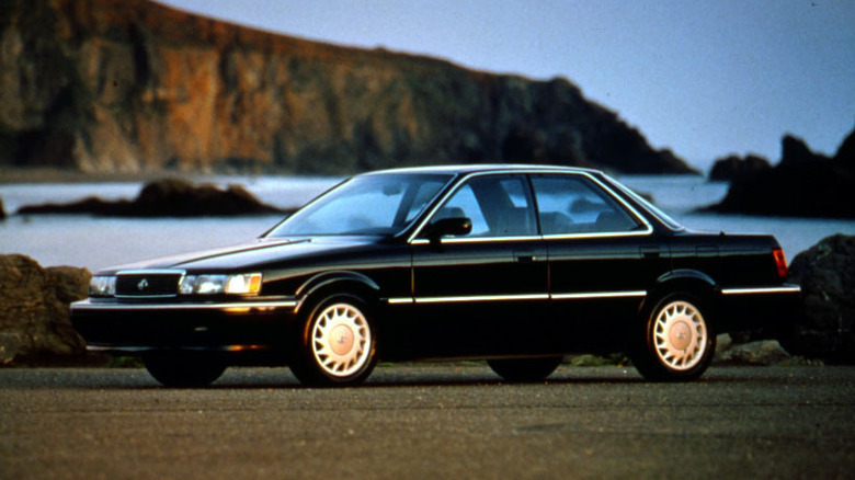 Front 3/4 view of a black 1990 Lexus ES 250.