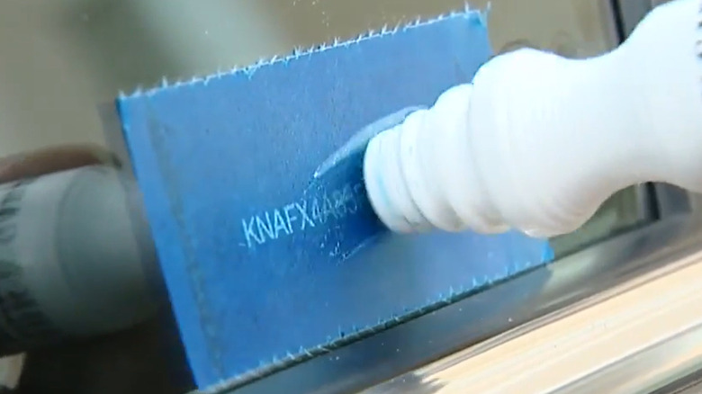 Etching a VIN onto a car window