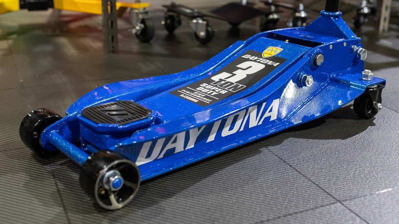 Daytona 3 Ton Low Profile Super Duty floor jack