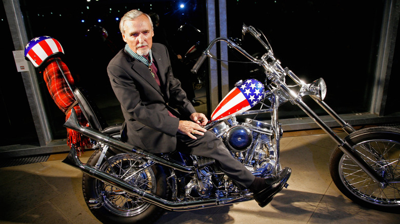Actor Dennis Hopper pinch nan Captain America Harley Davidson motorcycle from Easy Rider
