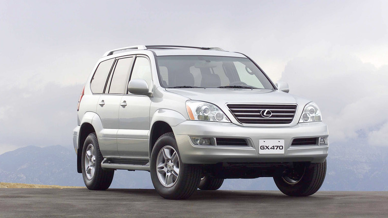 Front 3/4 view of a silver 2005 Lexus GX 470.