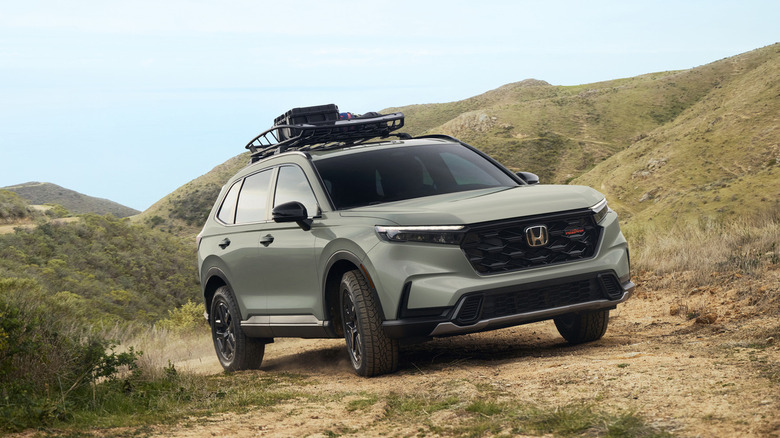 Front 3/4 view of a gray 2026 Honda CR-V TrailSport.