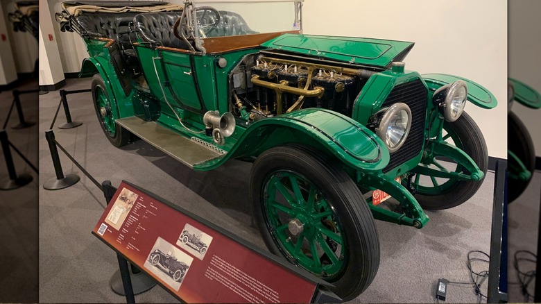 A green 1914 Peerless car in Cleveland's Crawford Auto-Aviation Museum