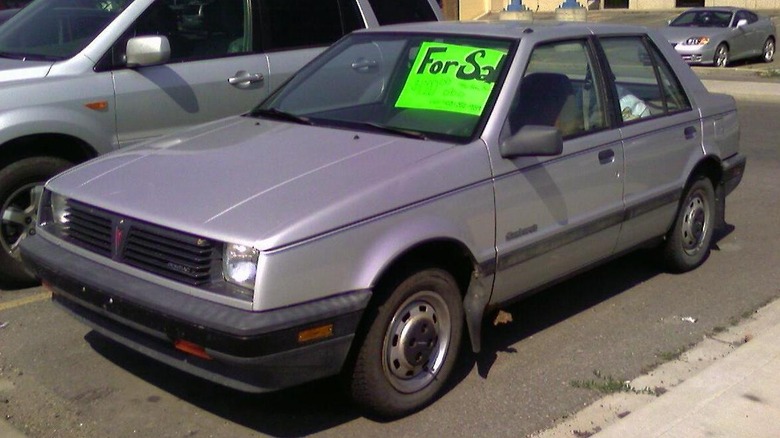Front-left 3/4 static shot of a Pontiac Sunburst