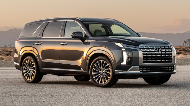 The front 3/4 static shot of a 2025 Hyundai Palisade