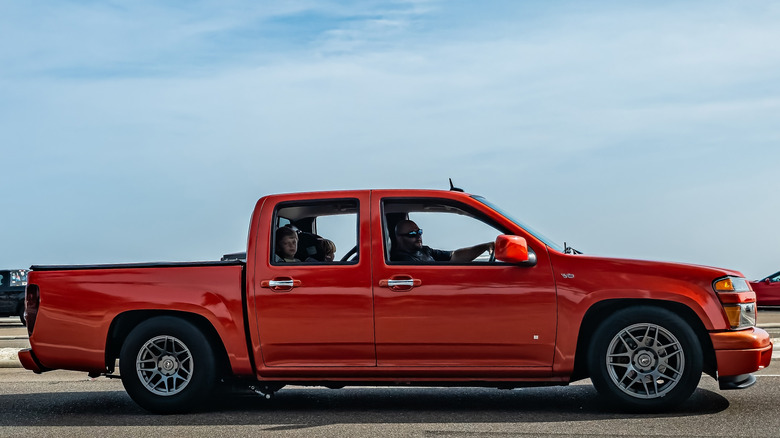 Sideshot of a 2009 Chevrolet Colorado CrewCab