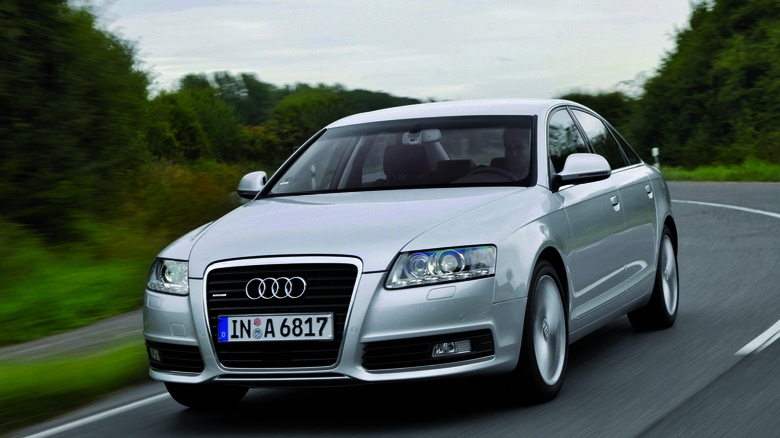 Front-shot of a 2009 Audi A6 driving along a road