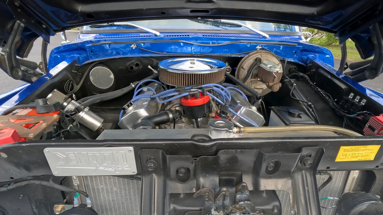 A Ford 7.5L Big-Block "Lima" V8 under the hood of a blue 1977 Ford F150