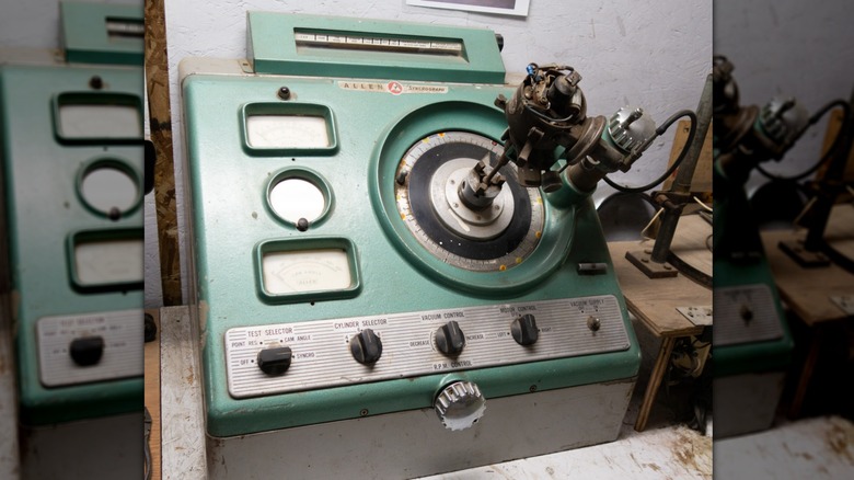A still image of a green vintage Allen-brand distributor testing machine.
