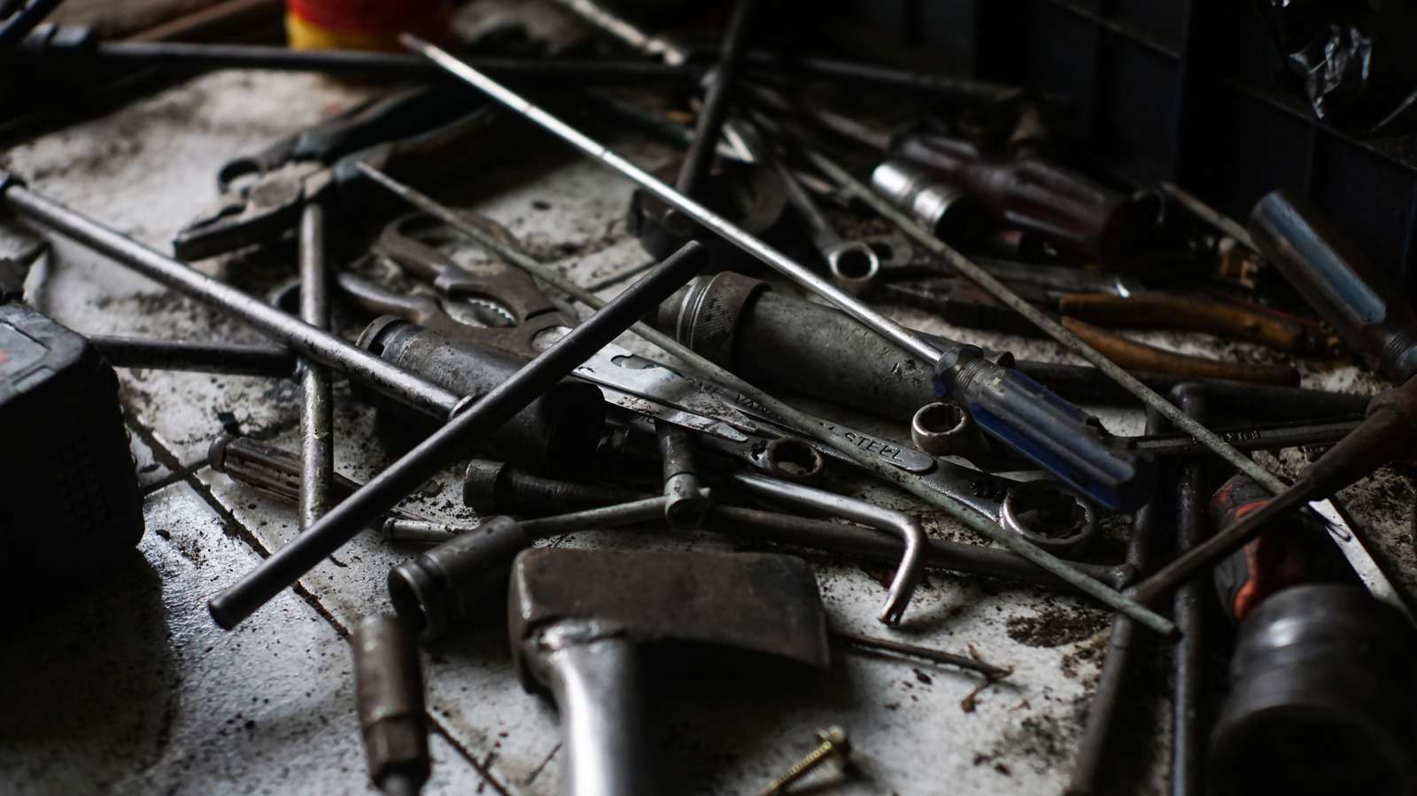 8 Old School Automotive Tools That Even Experienced Car People Might Not Recognize