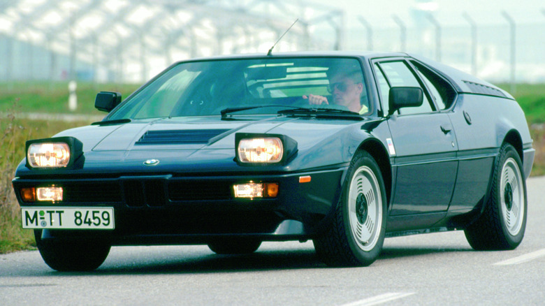 Three-quarter view of a dark blue BMW M1.