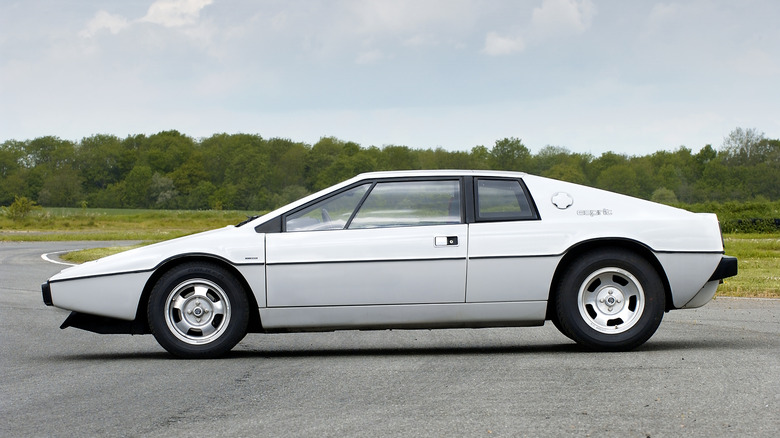 Side profile of a white Series 1 Lotus Esprit.