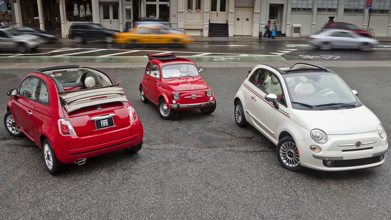 A trio of Fiat 500C pictured pictured against a city background.
