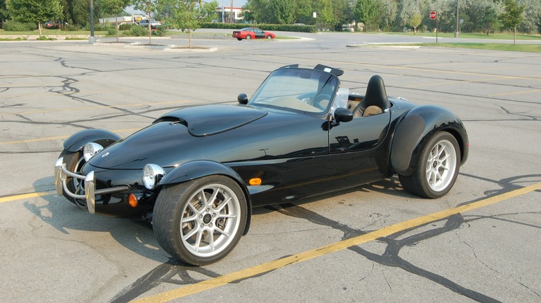 Still image of a dark green Panoz AIV Roadster.