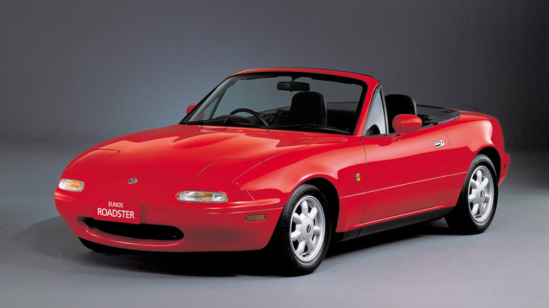 Original Japanese product image of the 1990 Mazda MX-5 Miata.