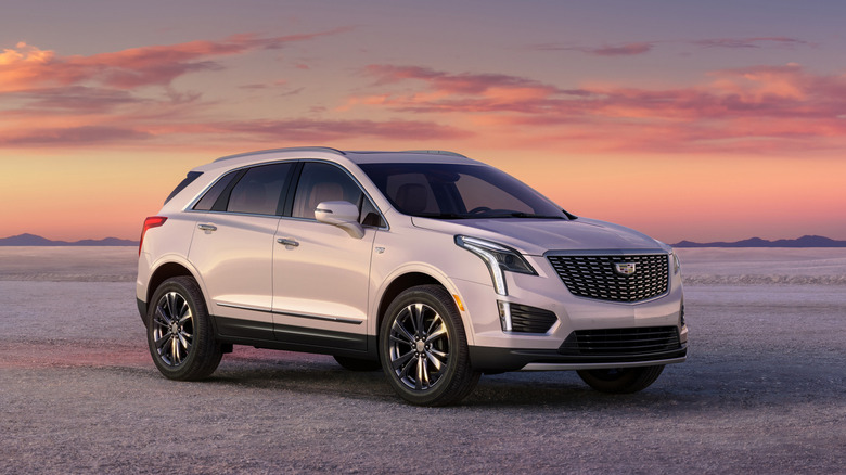 2026 Cadillac XT5 front 3/4 view