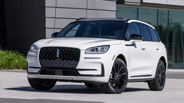 2026 Lincoln Corsair front 3/4 view