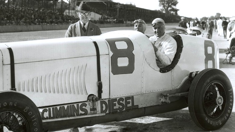 Driver Dave Evans and mechanic thane Houser onboard the No.8 Cummins diesel racing car at the 1931 Indy 500