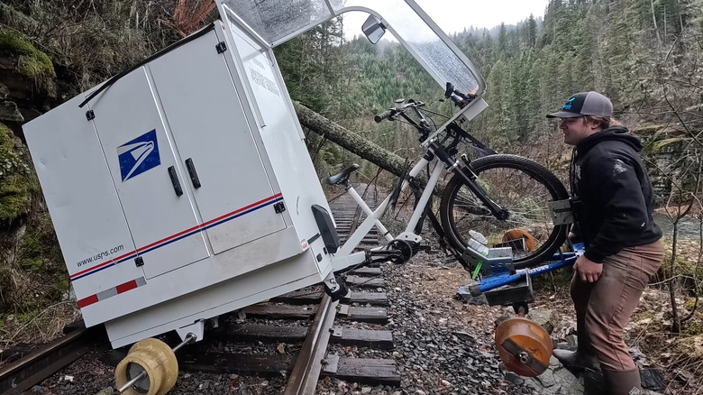 E-bike camper turning around
