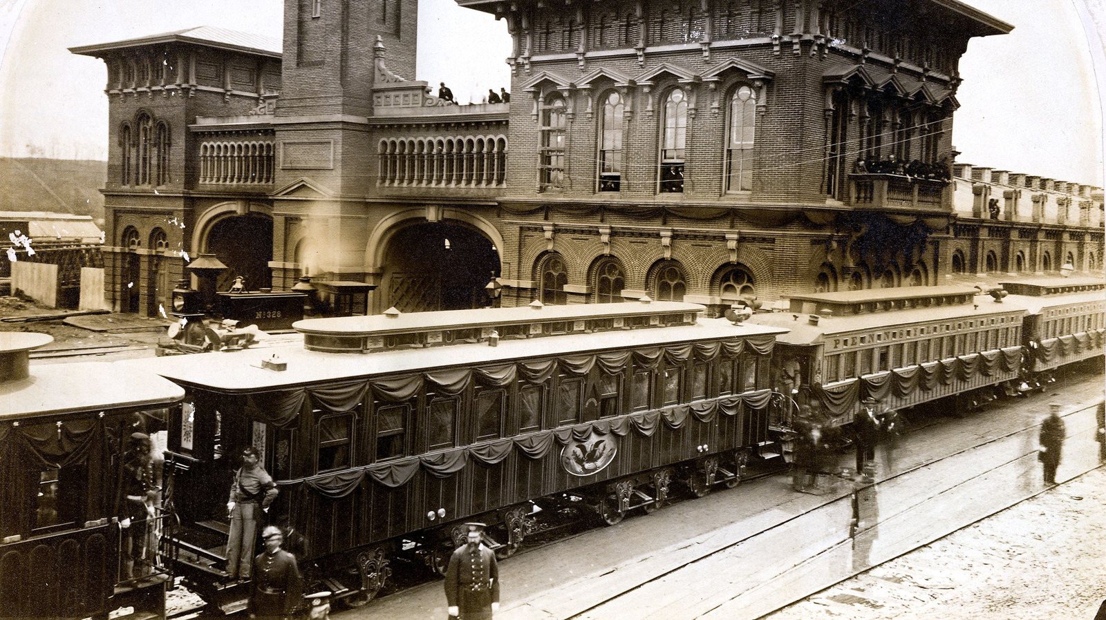 Abraham Lincoln's First Ride In This Luxurious Presidential Train Car Was Also His Last
