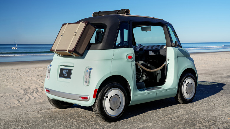 The Fiat Topolino Dolce Vita at the beat carrying luggage.