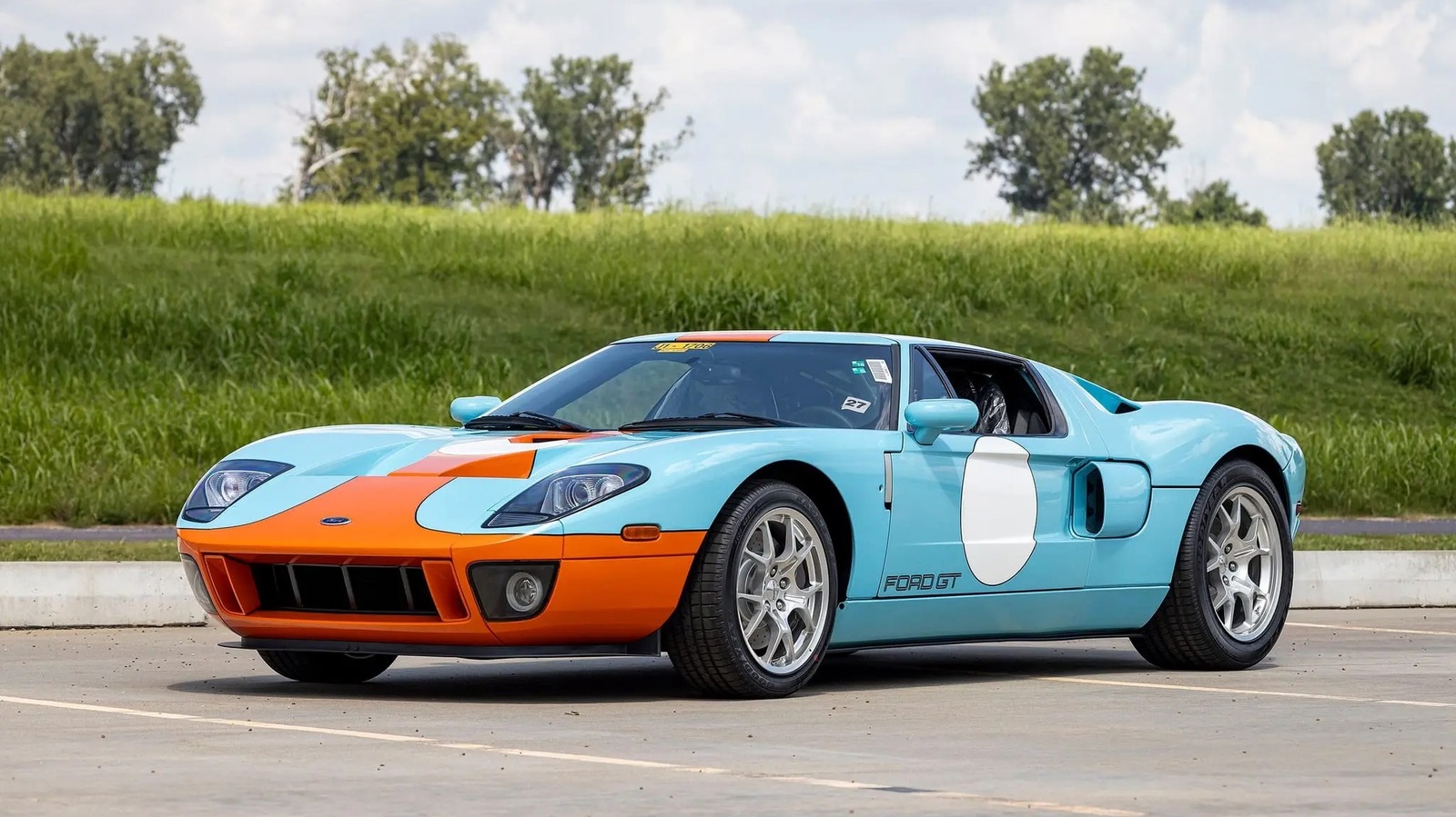 After 2 Hours Of Overtime Bidding This 8-Mile Ford GT Sold For $2.1 Million
