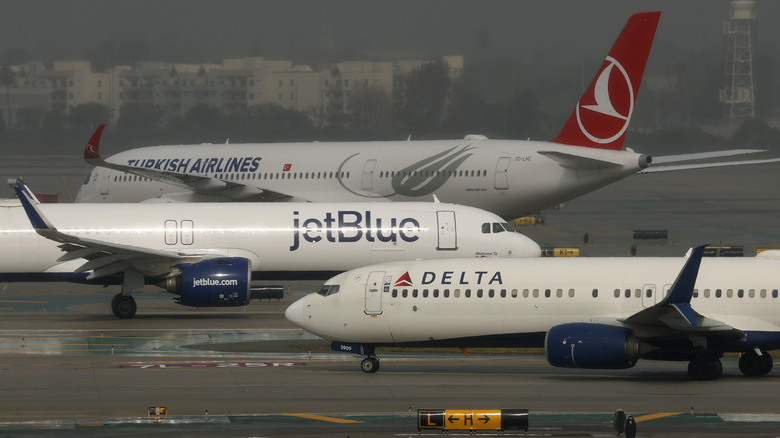Busy airplane traffic at the Los Angeles International Airport