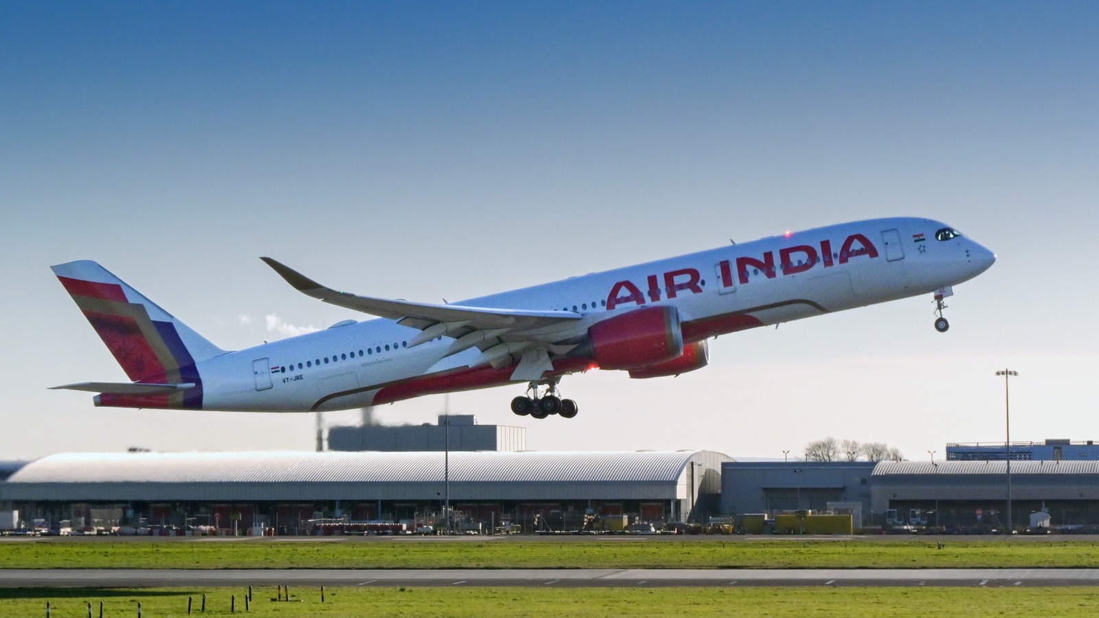 Airbus A350 Vs. Boeing 787: The Main Differences And How To Tell Them Apart