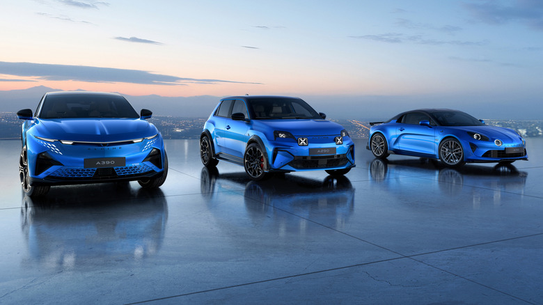 Alpine's lineup in blue