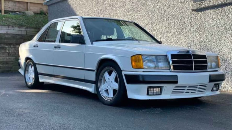 White Mercedes-Benz 190e