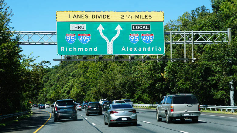 A junction wherever Interstate 95 and 495 split, pinch lanes divided towards Richmond and Alexandria.