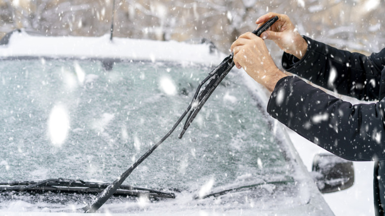 Man inspects nan wipers successful nan snow