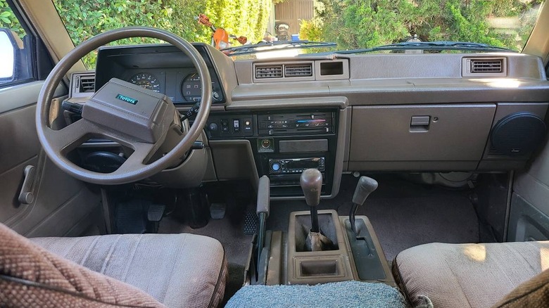 1987 Toyota 4WD Cargo Van dashboard image