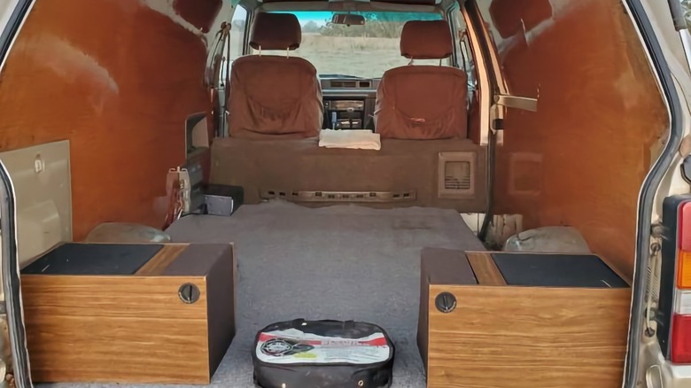 1987 Toyota 4WD Cargo Van rear hatch image