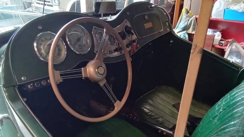 1953 MG TD steering wheel image