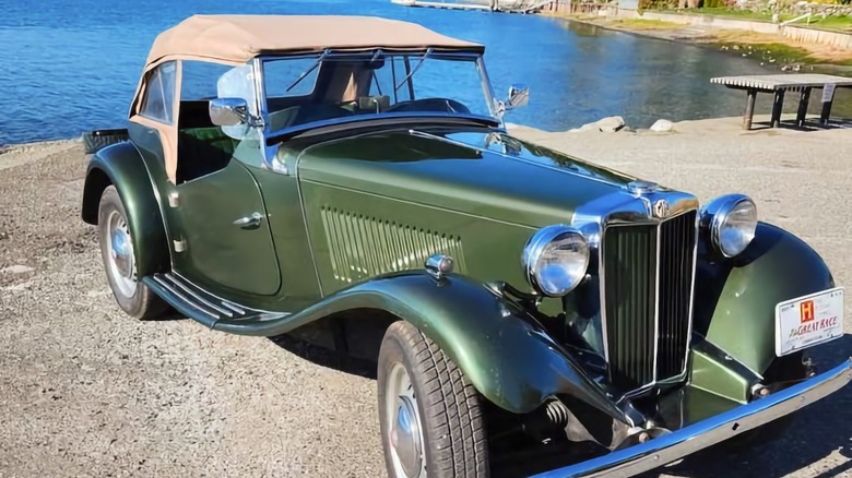 1953 MG TD front three-quarter image