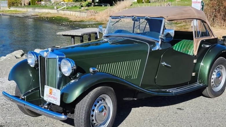 1953 MG TD front three-quarter image