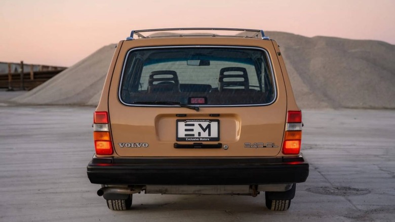 1986 Volvo 240 DL Wagon rear hatch image