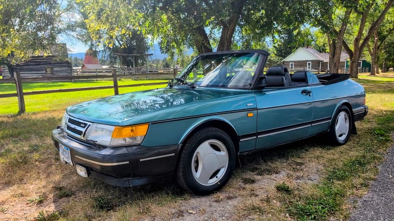 1991 Saab 900 Turbo convertible front three-quarter image