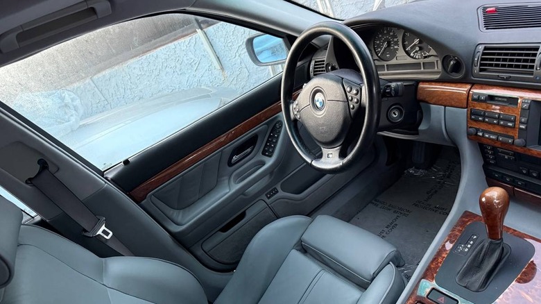 2000 BMW 740i Sport dashboard image