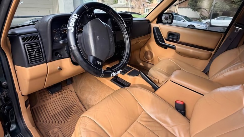 1997 Jeep Cherokee Up-Country dashboard and steering wheel image