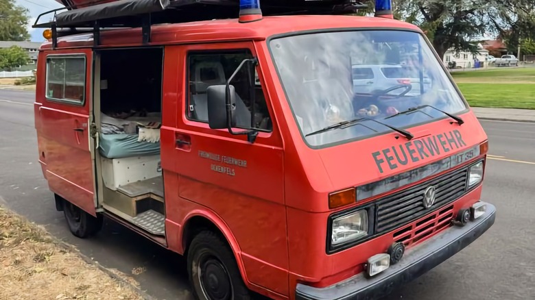 1989 Volkswagen LT35 camper front three-quarter image