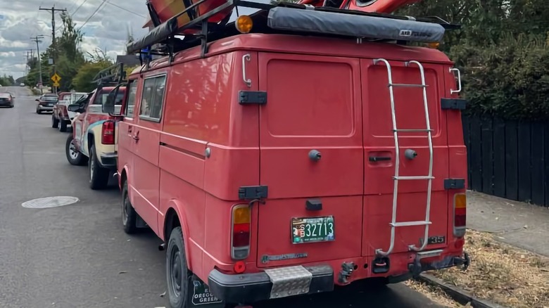 1989 Volkswagen LT35 camper rear three-quarter image