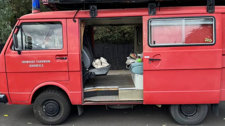 1989 Volkswagen LT35 camper side doors open image