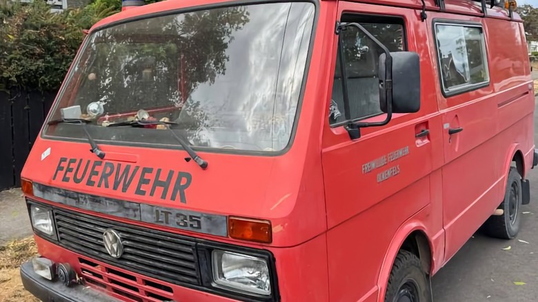1989 Volkswagen LT35 camper front three-quarter image