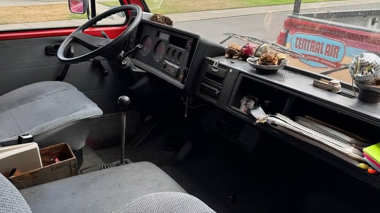 1989 Volkswagen LT35 camper dashboard image