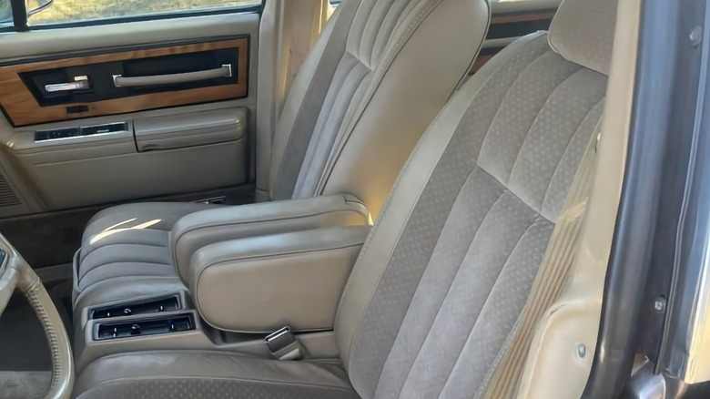 1985 Lincoln Continental Valentino Edition front seats image