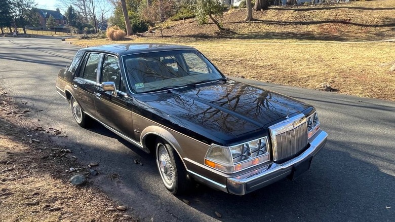 1985 Lincoln Continental Valentino Edition front three-quarter image